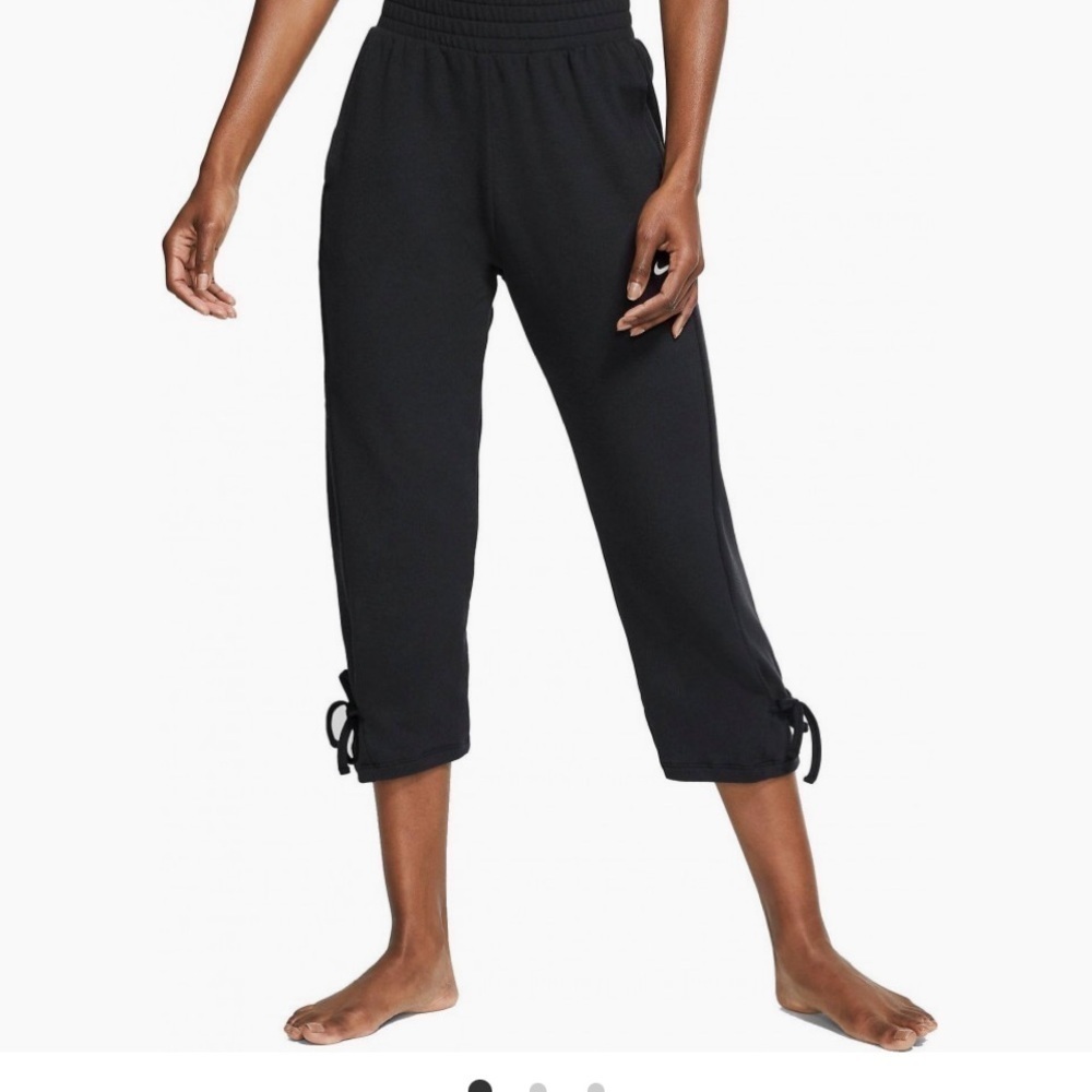 Nike Women's Yoga Crop Pants - New with tag - Picture 3 of 10
